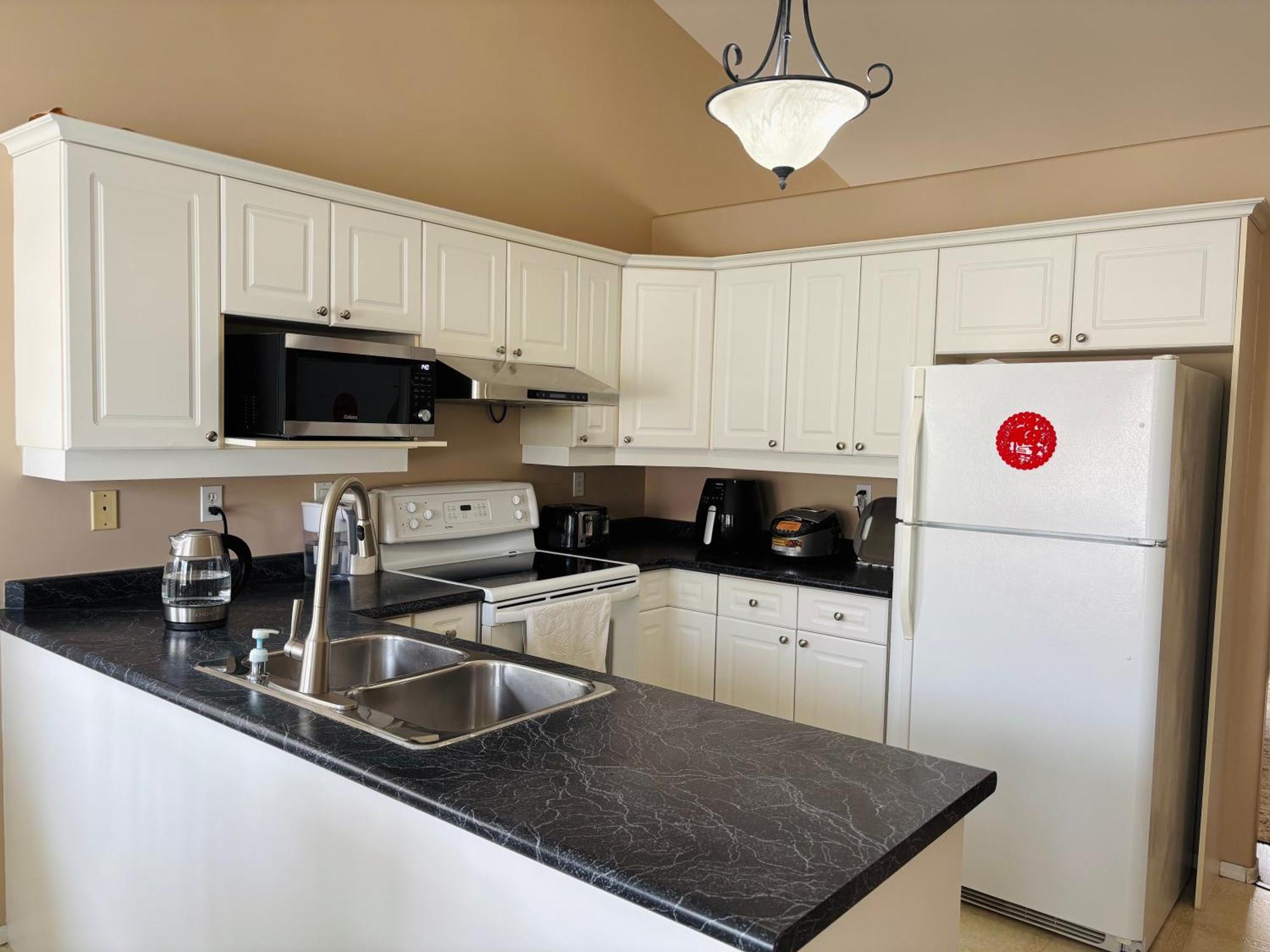 Saskatoon Lashyn Cove Homestay Bagian luar foto